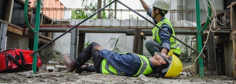 Ongeval op het werk van medewerker op de bouwplaats.